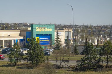 Calgary, Alberta, Kanada. 5 Mayıs 2023. Gerçek bir Kanada süpermarketi..