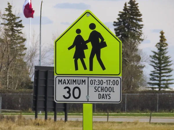 Calgary Alberta Kanada Mayıs 2023 Sarı Siyah Çocuklar Okul Geçidi — Stok fotoğraf