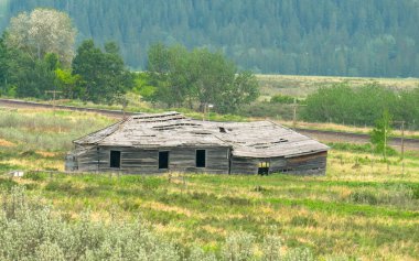 Glenbow Çiftliği İl Parkı 'ndaki eski Glenbow mağazası ve postanesi..