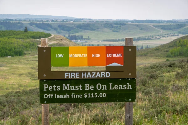 stock image Cochrane, Alberta, Canada. Jun 4, 2023. An extreme fire hazard sign at Glenbow Ranch provincial park