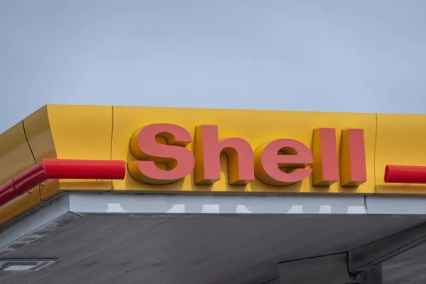 Calgary Alberta Canada Jun 2023 Close Shell Logo Gas Station — Stock Photo, Image