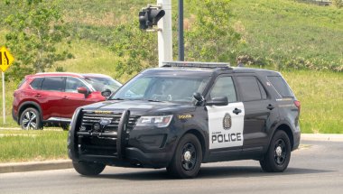 Calgary, Alberta, Kanada. 6 Haziran 2023. Baharda bir polis arabası devriyesi.