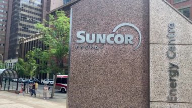 Calgary, Alberta, Kanada. 5 Haziran 2023. Suncor Enerji Merkezi tabelasına yakınlaştır.