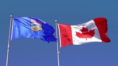 Mavi gökyüzünde Alberta ve Kanada bayrağı dalgalanırken.