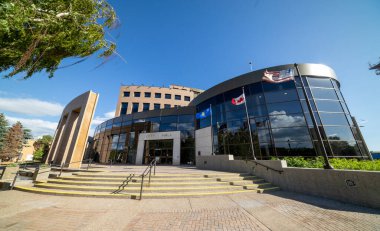 Lethbridge, Alberta, Kanada. 19 Haziran 2023. Lethbridge belediye binasının geniş açılı görüntüsü