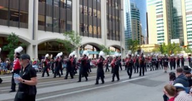 Calgary, Alberta, Kanada. 9 Temmuz 2023. Calgary Stampede geçit töreninde bir bando..