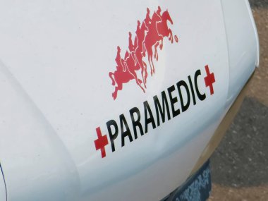 Calgary, Alberta, Kanada. 15 Temmuz 2023. Foothills County 'deki Spruce Meadows arazisindeki bir acil durum aracına yakın..