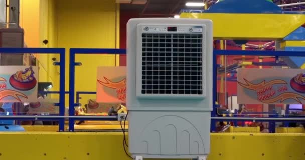 加拿大艾伯塔省卡尔加里 2023年8月6日一种空调机冷箱三速便携式蒸汽机 — 图库视频影像