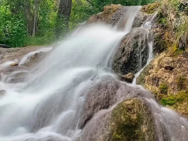 Ein Wasserfall Alberta Big Hill Springs Provincial Park — Stockfoto