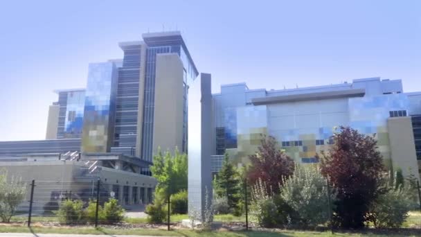 Calgary Canada 2023年8月25日南生校园医院大楼西顿专业健康中心 — 图库视频影像