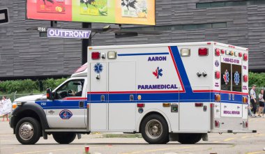 Calgary, Alberta, Kanada. Sep 3, 2023. Aaron Paramedikal Hizmetleri 'ne yakın bir ambulans özel servisi..