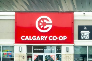 Calgary, Alberta, Kanada. Sep 10, 2023. Calgary CO-OP benzin istasyonunun giriş tabelası..