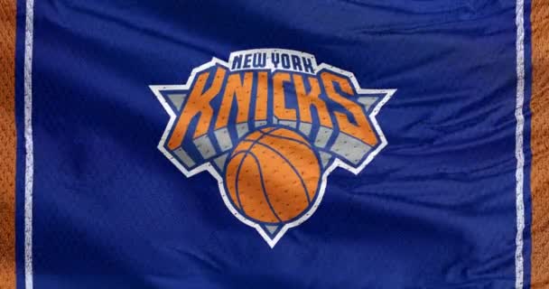 ニューヨーク アメリカ 2023年9月21日 アメリカのプロバスケットボールチーム ニューヨーク ニックスの旗 — ストック動画