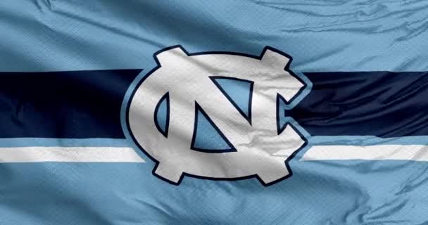 ダーラム ノースカロライナ州 アメリカ 2023年9月26日 ノースカロライナ州シャペルヒル校のノースカロライナ大学バスケットボールチームの旗 — ストック動画