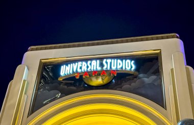 Konohana Koğuşu, Osaka, Japonya. 11 numara, 2023. Gece vakti bir Universal Stüdyoları Japonya 'nın dış giriş tabelasına yakın çekim..