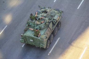 Calgary, Alberta, Kanada. 10 Haziran 2023. Calgary Stampede geçit törenine katılan Kanadalı bir tank..