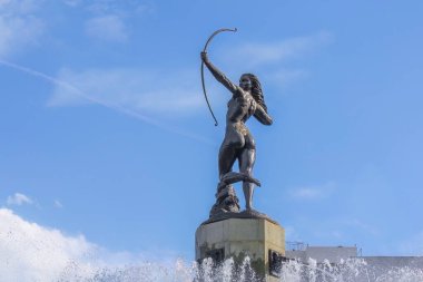 Mexico City, Meksika. 14 Ocak 2024. Avcı Diana Çeşme Heykeli. Paseo de la Reforma 'daki kavşakta Diana' nın anıtsal bir çeşmesi..