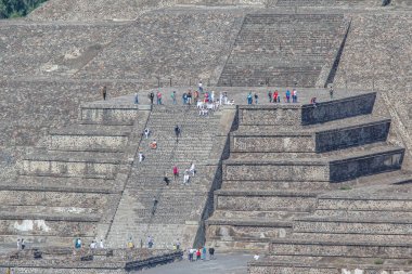 San Juan Teotihuacan, Meksika Eyaleti. 28 Ocak 2024. Teotihuacan arkeolojik kompleksindeki Güneş Piramidine yakın çekim.
