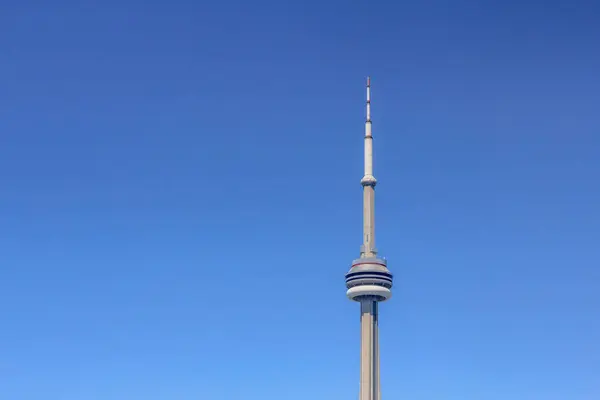Toronto Ontario Kanada Srpna2011 Tower Stojí Nápadně Uprostřed Jasného Letního Stock Fotografie