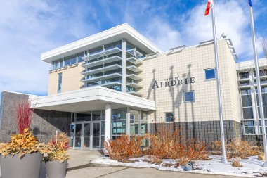 Airdrie, Alberta, Kanada. 19 Şubat 2024. Kış boyunca Airdrie Belediye Binası 'na yakın..