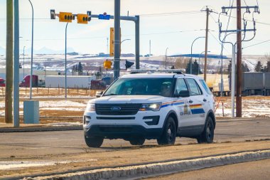 Airdrie, Alberta, Kanada. 19 Şubat 2024. Airdrie 'deki Kanada Kraliyet Polis Merkezi' nden bir polis aracı..