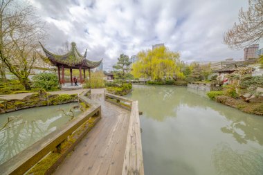 Vancouver, British Columbia, Kanada. 30-2024 arası. Dr. Sun Yat-Sen Parkı Çin tarzında yapılmış bir parktır..