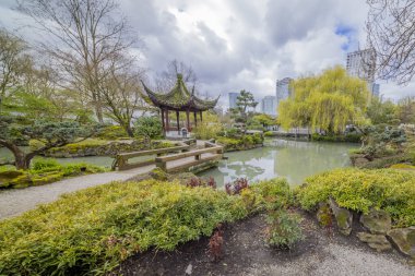 Vancouver, British Columbia, Kanada. 30-2024 arası. Dr. Sun Yat-Sen Parkı Çin tarzında yapılmış bir parktır..
