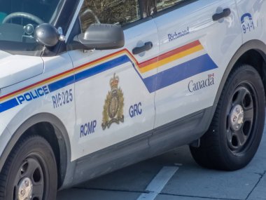 Vancouver, British Columbia, Kanada. 6 Nisan 2024. Bir RCMP ya da Kanada Kraliyet Atlı Polisi aracına yakın çekim.