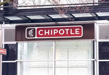 Vancouver, British Columbia, Kanada. 6 Nisan 2024. Meksika usulü Chipotle ızgara. Fast-food zinciri. Meksika yemekleri sunuyor..