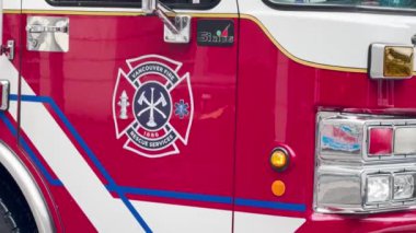 Vancouver, British Columbia, Kanada. 31 Aralık 2024. Vancouver İtfaiye Servisi 'ne yakın bir itfaiye aracı tabelası..