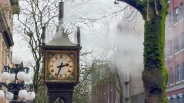 Vancouver, British Columbia, Kanada. 31 Aralık 2024. Buharlı Saat, buhar ve ıslıkla çalışan antika saat..