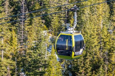 Squamish, BC, Kanada. 20 Nisan, 2024. Sea 'den Sky Gondola' ya Squamish, British Columbia 'nın yaklaşık 2 km güneyinde bir hava tramvayı..