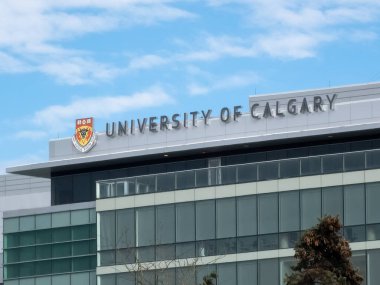 Calgary, Alberta, Kanada. 10 Mayıs 2024. Calgary Üniversitesi bir binaya imza attı..