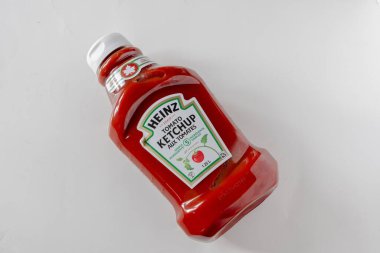 Calgary, Alberta, Kanada. 16 Mayıs 2024. Bir şişe ketçap domates..