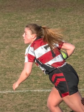 Calgary, Alberta, Kanada. 23 Nisan 2024. Notre Dame Devlet Lisesi 'ndeki Calgary Lisesi' nde yapılan bir kadın rugby maçı.