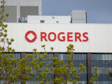 Calgary, Alberta, Kanada. 27 Mayıs 2024. Rogers Kablosuz Alberta Inc. Binası veya Regus Altius Merkezi 'nin üst görüntüsü.