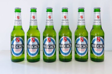 Calgary, Alberta, Kanada. 31 Mayıs 2024. Beck 'in birkaç alkolsüz bira şişesi..