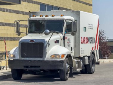 Calgary, Alberta, Kanada. 17 Haziran 2024. Bir Gardaworld kamyonu. İş çözümleri ve güvenlik hizmetleri.