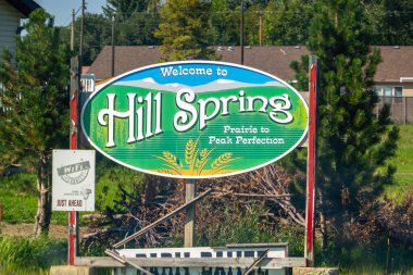 Hill Spring, Alberta, Kanada. 19 Ağustos 2024. Bir Hill Spring hoş geldin tabelası, Güney Alberta, Kanada 'da bir köy..
