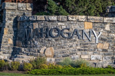 Calgary, Alberta, Kanada. 22 Ağustos 2024. Mahogany 'ye hoş geldin işareti. Calgary' nin güneydoğu bölgesinde bir semt..