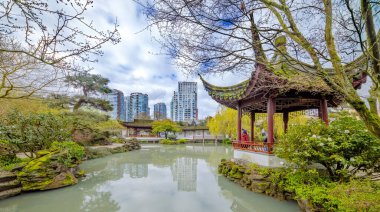 Vancouver, British Columbia, Kanada. 8 Ekim 2024. Dr. Sun Yat-Sen Parkı Çin tarzında yapılmış bir parktır..