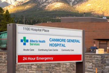Canmore, Alberta, Kanada. 14 Ekim 2024. Canmore General Hospital Canmore, Alberta, Kanada 'da bir devlet hastanesi. Hastane operasyonlarından Alberta Sağlık Hizmetleri sorumludur..