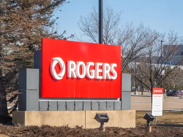 Calgary, Alberta, Kanada. 5 Nisan 2025. Büyük kırmızı bir 