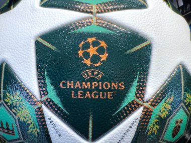 Calgary, Alberta, Kanada. 10 Nisan 2025. 20225 UEFA Şampiyonlar Ligi resmi maç topunun kapanışı, ikonik yıldız tasarımı.