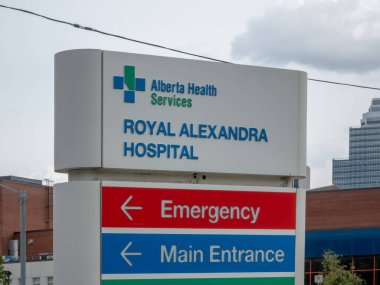 Edmonton, Alberta, Kanada. 19 Mayıs 2025. Kraliyet Alexandra Hastanesi 'ne ve acil durum ve ana girişlerine hayati önem taşıyan sağlık hizmetleri erişimini temsil eden önemli bir işaret gönderiliyor..
