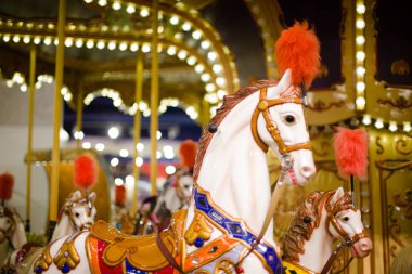 Panayır alanında renkli atlıkarınca. Yüksek kalite fotoğraf