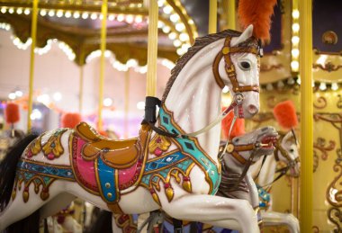 Panayır alanında renkli atlıkarınca. Yüksek kalite fotoğraf