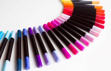 Beyaz Arkaplan 'a dağılmış işaretler. Yüksek kalite fotoğraf