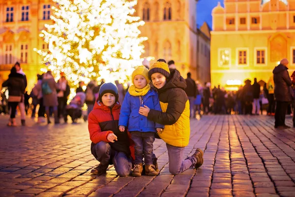 Bambino Praga Natale Luci Natalizie Decorazioni Sulla Piazza — Foto Stock
