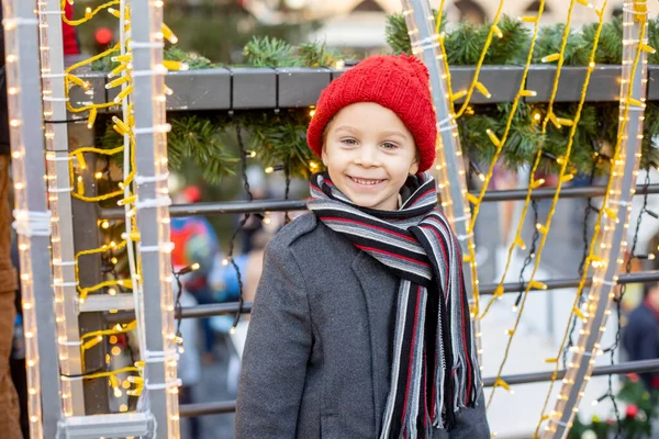 Kind Weihnachten Prag Blick Die Schaufenster — Stockfoto